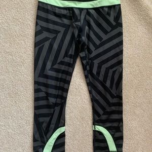Rare Seawheeze 2014 cropped leggings, size 4